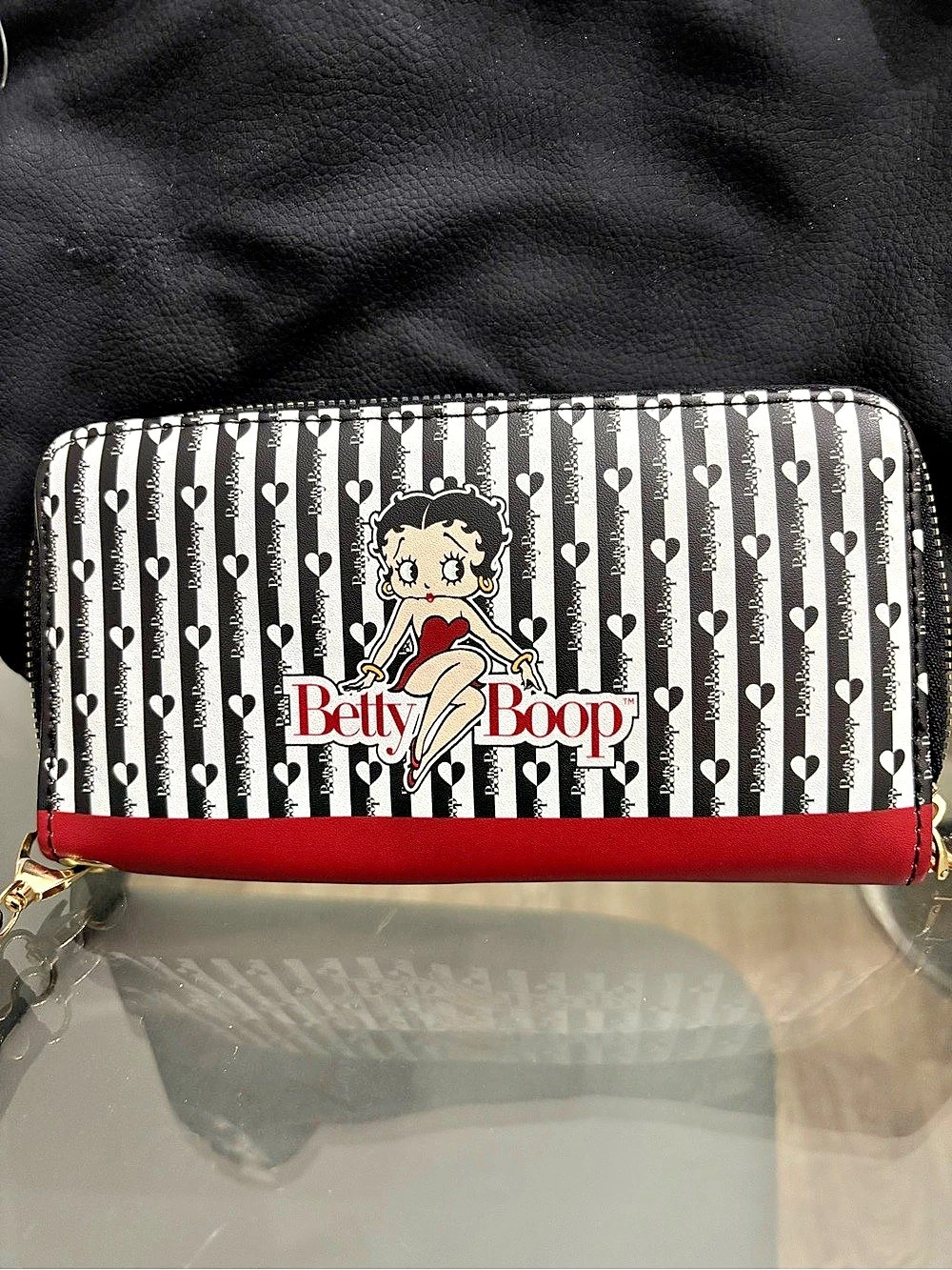 Betty Boop Black and White Striped Heart Zip-Around Wristlet Wallet Black &